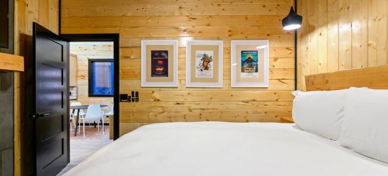 Charming Loft with Fire Pit and Basketball Court - Cozy Retreat图片