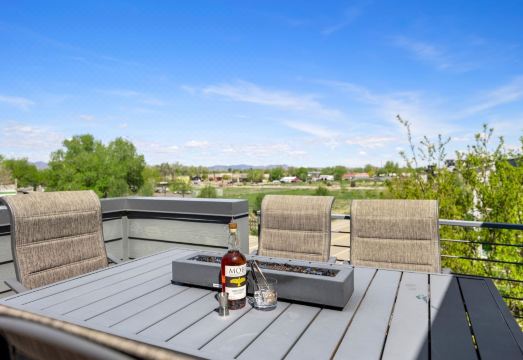 Elegant Oasis - Fireplaces, King Beds, Mtn Views! Hotel Overview