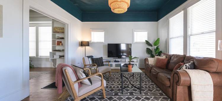 恢复的1930年代上城平房，距离Magnolia Silos 2分钟路程(Restored 1930s Uptown Bungalow 2 Min. to Magnolia)图片