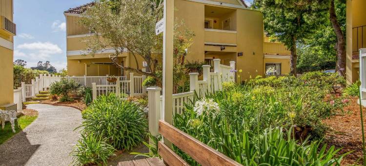 开普拓拉海滨凯艺套房酒店(Quality Inn & Suites Capitola by the Sea)图片