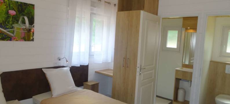 兰德鲁耶特沃尔露营酒店(Camping le Val de Landrouet)图片