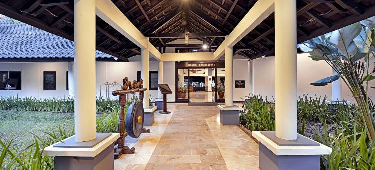 塔拉瓦斯怀兹酒店(Grand Whiz Hotel Trawas Mojokerto)图片