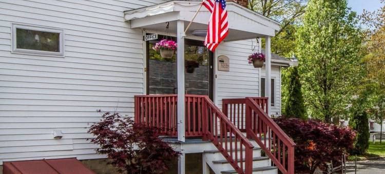 布朗瑞克1号公路附近罗德威套房酒店(Rodeway Inn & Suites Brunswick Near Hwy 1)图片