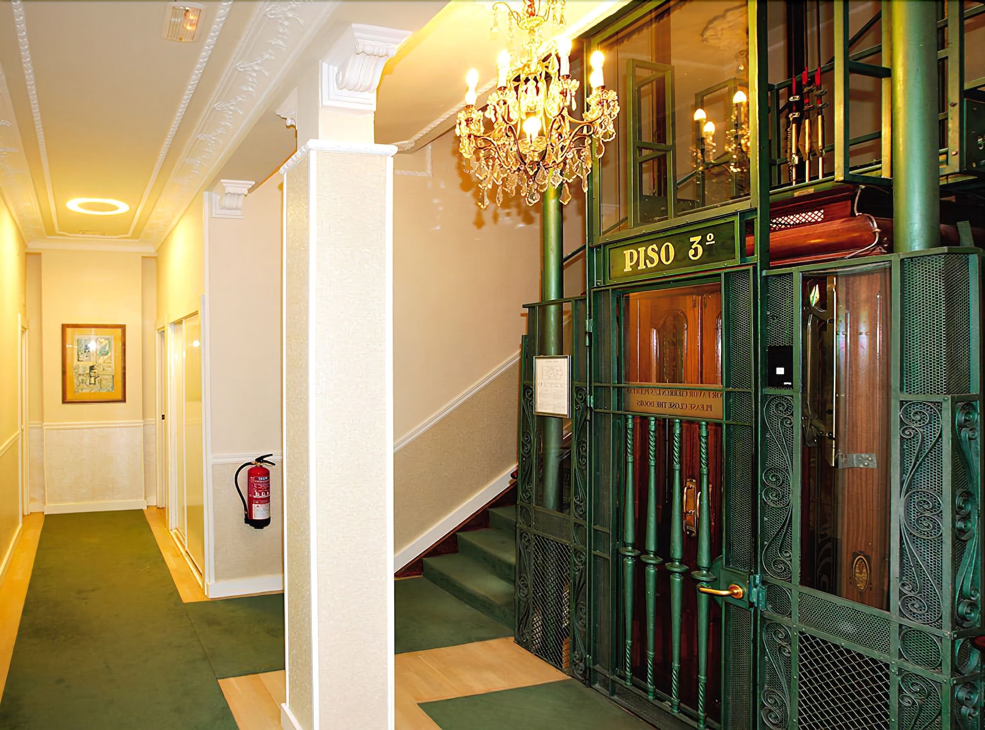 Hotel Niza Over view