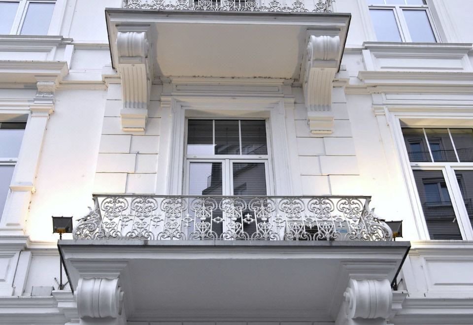 Hotel Cristall - Frankfurt City Hotel Overview