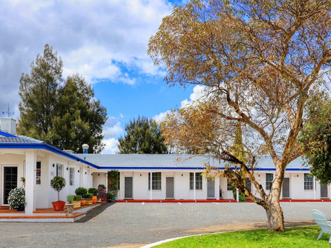 克罗尼尔汽车旅馆及服务式公寓