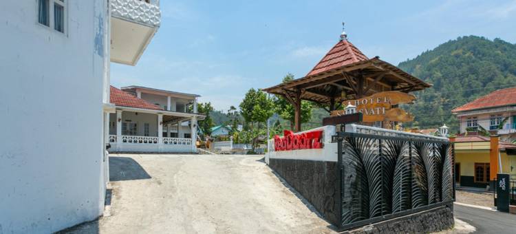 格罗约根塞武塔旺曼古附近的红门(RedDoorz Near Grojogan Sewu Tawangmangu)图片