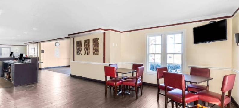 OYO塔尔萨北谢里登路机场酒店(OYO Hotel Tulsa N Sheridan Rd & Airport)图片