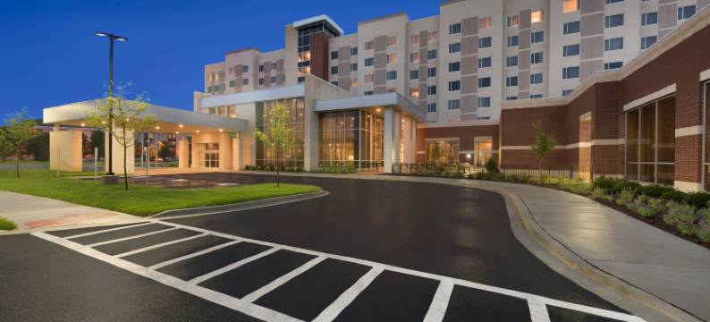 芝加哥内帕维希尔顿安泊酒店(Embassy Suites by Hilton Chicago Naperville)图片