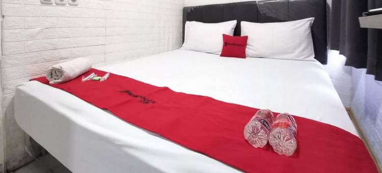 红门酒店@豪华民宿-近阿罗哈瓦鲁泗水(RedDoorz at Luxury Homestay Near Aloha Waru Surabaya)图片