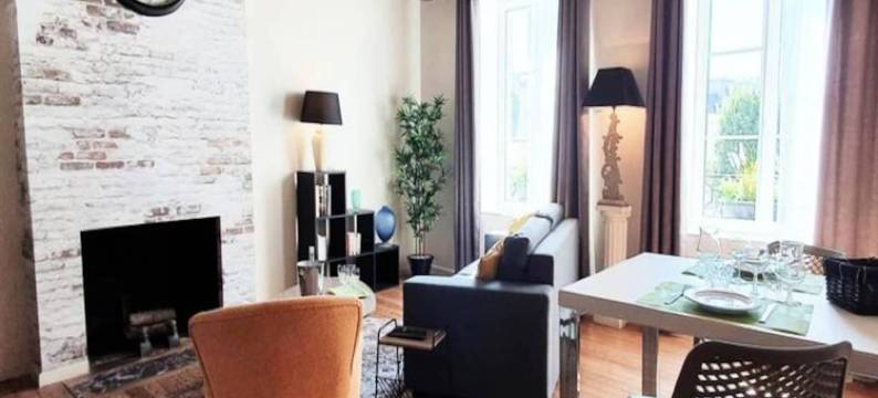 Place St Sauveur Standing and Comfort图片