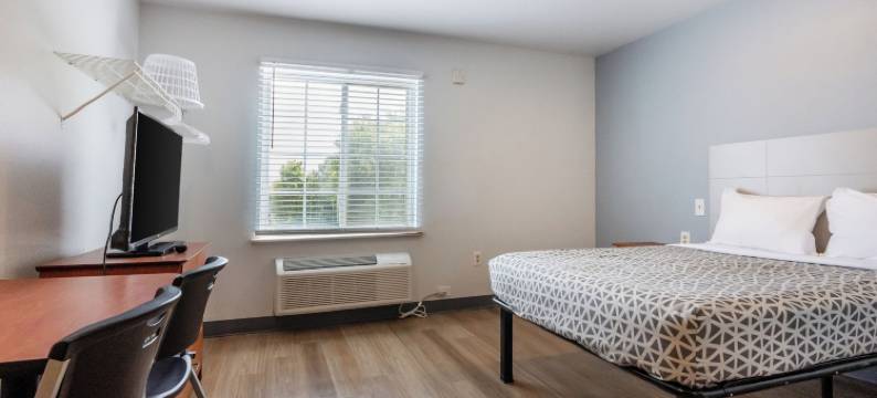 亨茨维尔大学区郊区开放式客房(Suburban Studios Huntsville University Area)图片