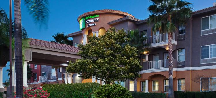 智选假日酒店及套房科罗娜(Holiday Inn Express & Suites CORONA by IHG)图片