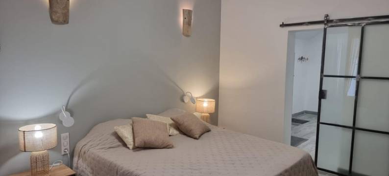 Charming holiday house with private pool, Maillane图片