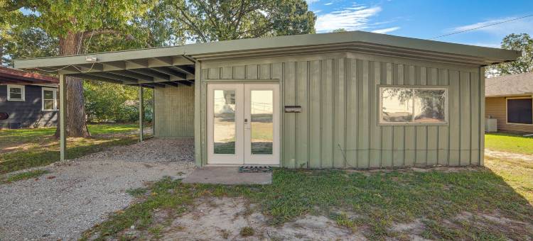 宁静的东德克萨斯度假屋！迈尼奥拉平房(Peaceful East Texas Retreat! Mineola Bungalow)图片