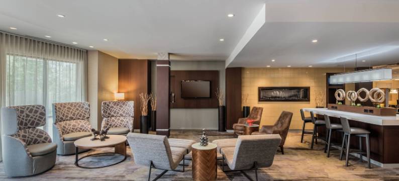 万怡华尔道夫酒店(Courtyard Waldorf)图片