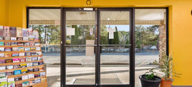 Hotel O 波特兰经济型宾馆，靠近I-65(Budget Host Inn by Hotel O Portland Near I-65)图片