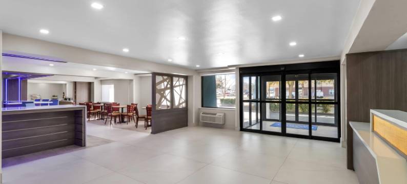 阿林顿六旗大道温德姆呗盟套房酒店(Baymont by Wyndham Arlington)图片