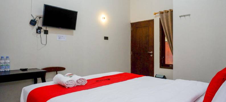 红多兹伊斯兰酒店-近帕蒂新邦利马(RedDoorz Syariah Near Kawasan Simpang Lima Pati)图片