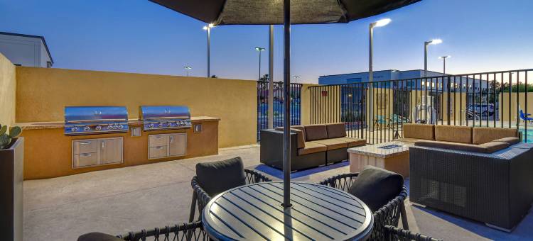 拉斯维加斯机场南万枫酒店及套房(Fairfield Inn & Suites Las Vegas Airport South)图片