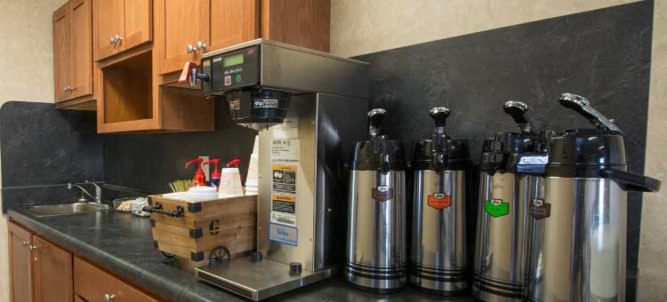 迪金森红顶套房酒店(Red Roof Inn & Suites Dickinson)图片