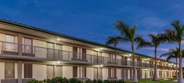 萨拉索塔海滨温德姆华美达酒店(Ramada by Wyndham Sarasota Waterfront)图片