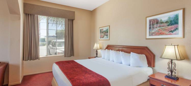 弗雷斯诺西北华美达酒店(Ramada by Wyndham Fresno Northwest)图片