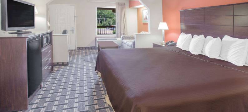 派恩布拉夫戴斯套房酒店(Days Inn & Suites by Wyndham Pine Bluff)图片