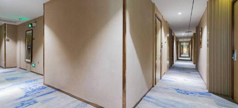 柏卡顿精品酒店(深圳东门步行街晒布地铁站店)图片