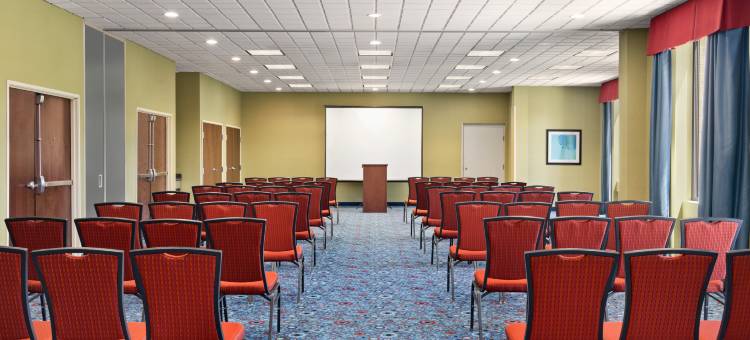 智选假日套房酒店阿克伦地区机场区(Holiday Inn Express & Suites Akron Regional Airport Area)图片