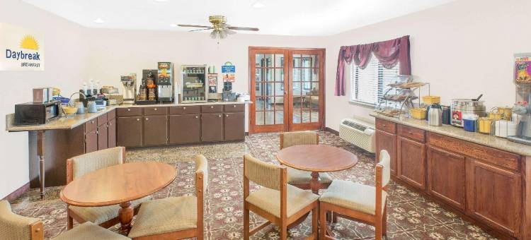 布琳克利戴斯套房酒店(Days Inn & Suites by Wyndham Brinkley)图片