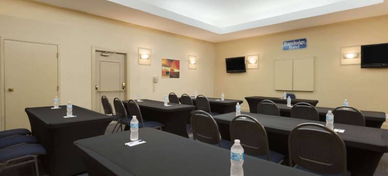 温哥华机场温德姆Travelodge酒店(Travelodge Hotel by Wyndham Vancouver Airport)图片