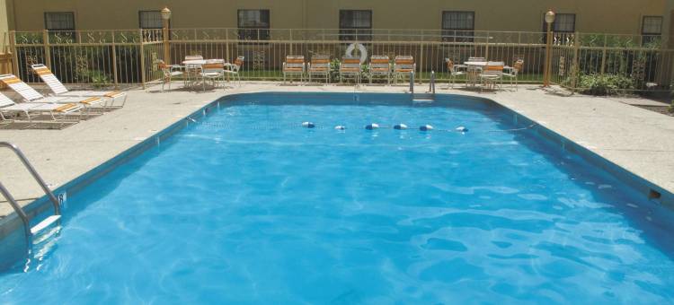 莫林机场拉昆塔温德姆酒店(La Quinta Inn by Wyndham Moline Airport)图片