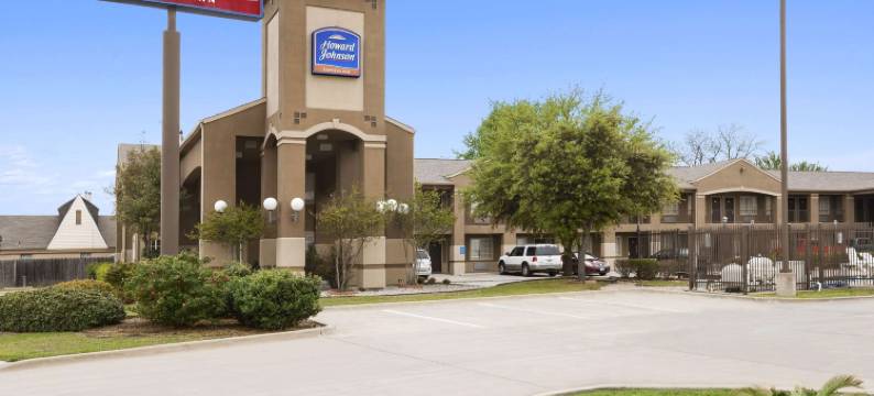 大草原城温德姆豪生酒店-近孤星公园(Howard Johnson by Wyndham Grand Prairie Near Lone Star Park)图片