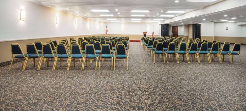 温德姆华美达伯班克机场酒店(Ramada by Wyndham Burbank Airport)图片