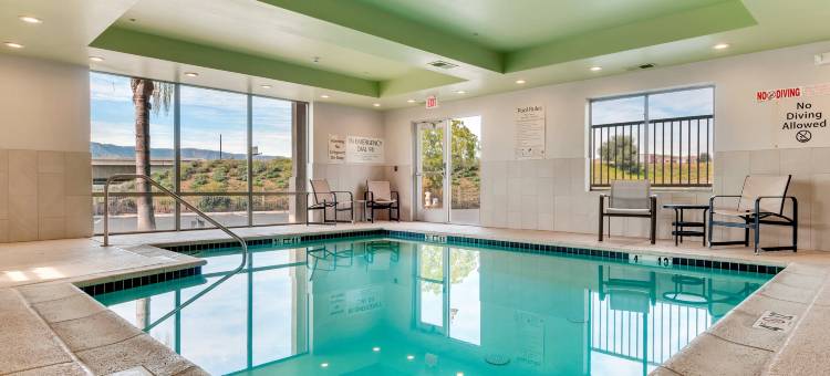 智选假日套房酒店湖埃尔西诺(Holiday Inn Express & Suites Lake Elsinore)图片