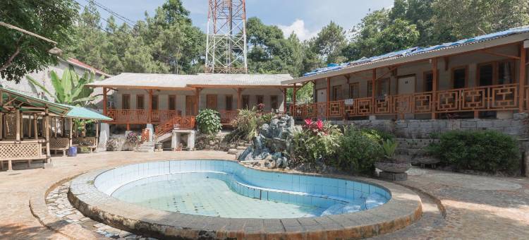 城市景观酒店D'菠萝别墅-奇亚特-由红门酒店管理(Urbanview Hotel d'Pineapple Villa Ciater by RedDoorz)图片