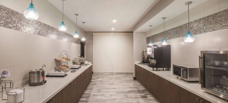 巴吞鲁日艾伦港拉昆塔温德姆套房酒店(La Quinta Inn & Suites by Wyndham Baton Rouge - Port Allen)图片