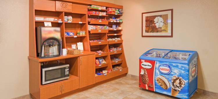 Candlewood Suites EASTCHASE公园(Candlewood Suites Eastchase Park)图片