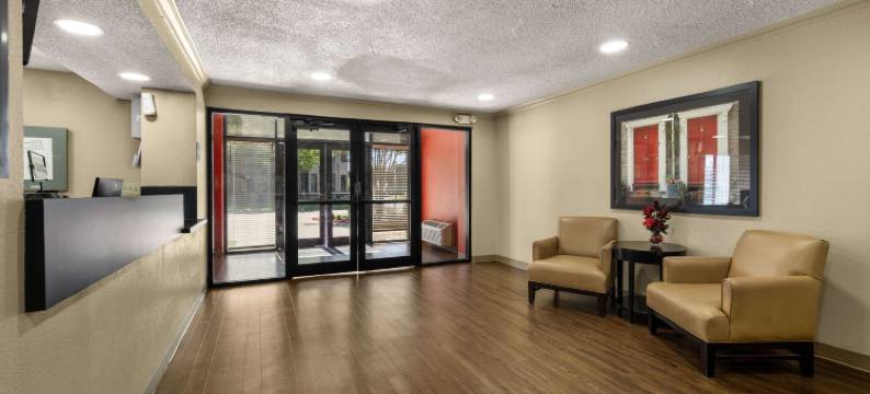 休斯顿北 I-45 郊区套房酒店(Suburban Studios Houston North I-45)图片