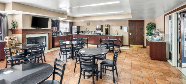 克拉丽奥西北套房酒店(Clarion Inn & Suites Northwest)图片