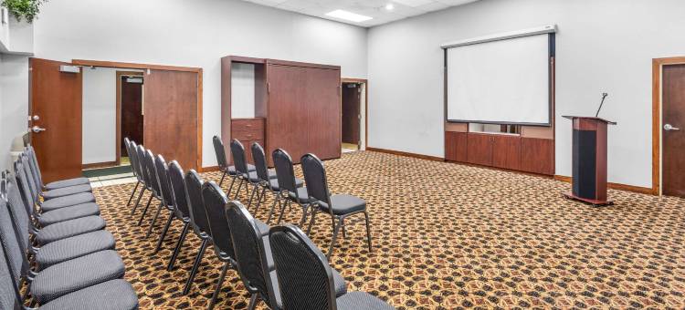 克拉丽奥西北套房酒店(Clarion Inn & Suites Northwest)图片