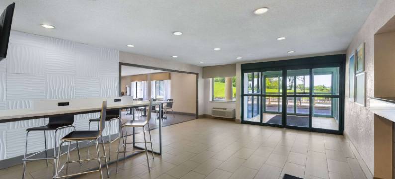 堪萨斯城南温德姆戴斯套房酒店(Days Inn & Suites by Wyndham Kansas City South)图片