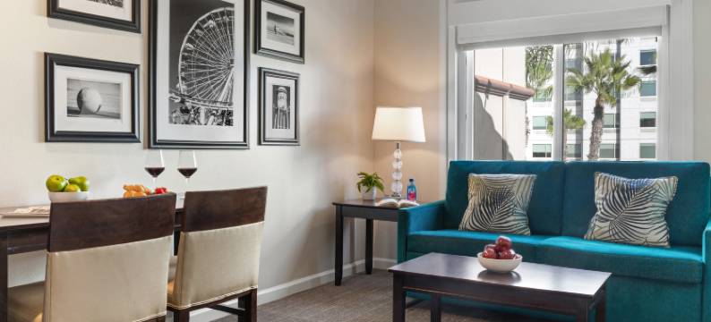 孔雀套房酒店(Peacock Suites)图片