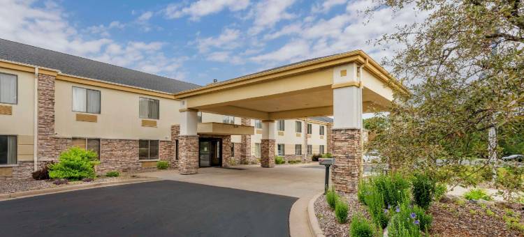 布莱克里弗福尔斯I-94舒适套房酒店(Comfort Inn & Suites Black River Falls I-94)图片