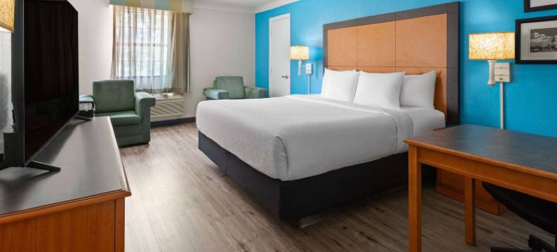 匹兹堡机场拉昆塔温德姆酒店(La Quinta Inn by Wyndham Pittsburgh Airport)图片