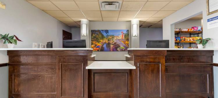 医学中心北贝斯特韦斯特套房酒店-近六旗(Best Western Medical Center North Inn  Suites Near Six Flags)图片