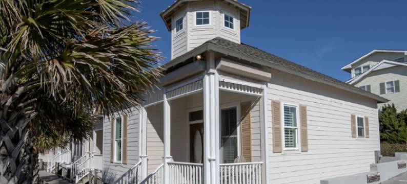 5 Star Reviews! Luxury Home, Pool, Steps from Ocean,Sleeps 7, Shops,Restaurants图片