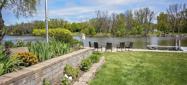 滨水度假屋：皮划艇、钓鱼、游戏室、火坑、聚会室…(Waterfront Getaway: Kayaks, fishing, game room, fire pit, gathering room…)图片
