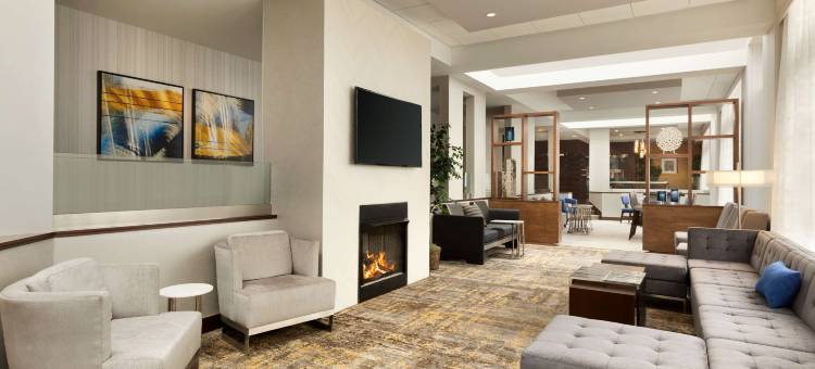 哈特福布拉德利机场希尔顿逸林酒店(DoubleTree by Hilton Hartford - Bradley Airport)图片